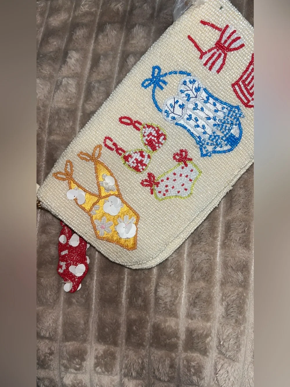 NWT cute Hand-Beaded Cream shoulder Bag